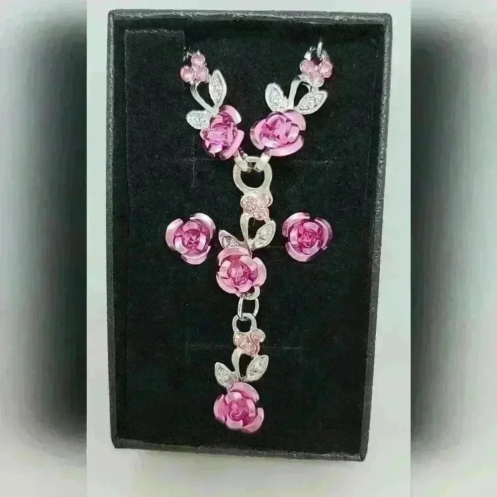 NWOT Beautiful Roses and Silver Necklace and Earrings Set w/Gift Box - Picture 4 of 4